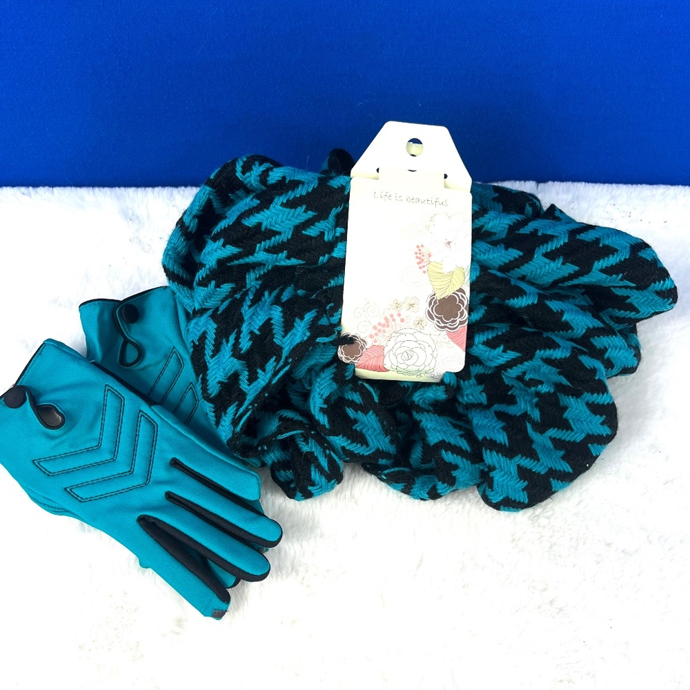 NWT•TOUCH SCREEN Gloves + INFINITY Scarf • Teal & Black Houndstooth • 2 Bundle